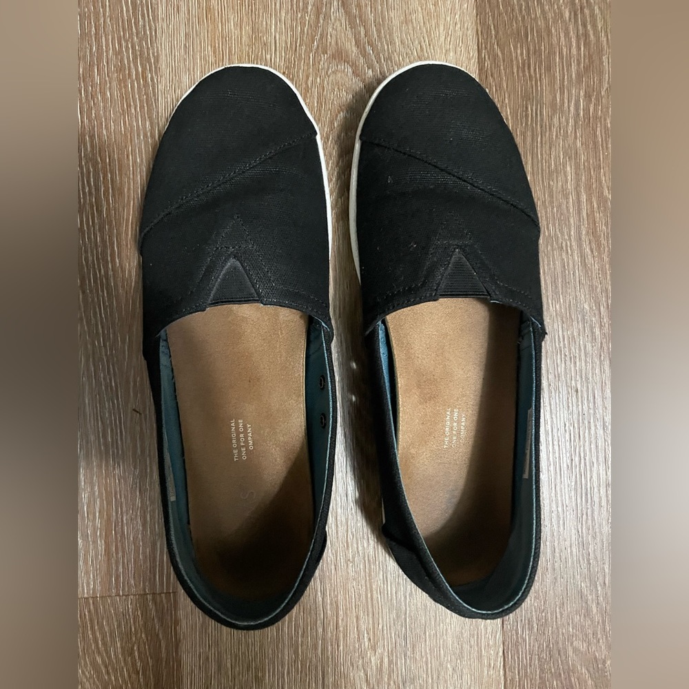 Size 10 women’s Toms black